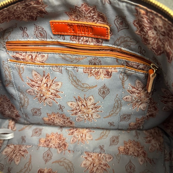 HOBO Tan Shoulder Bag w/ Brown Straps - Picture 4 of 6
